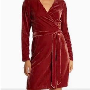 EUC Diane Von Furstenberg Julian Velvet Wrap Dress